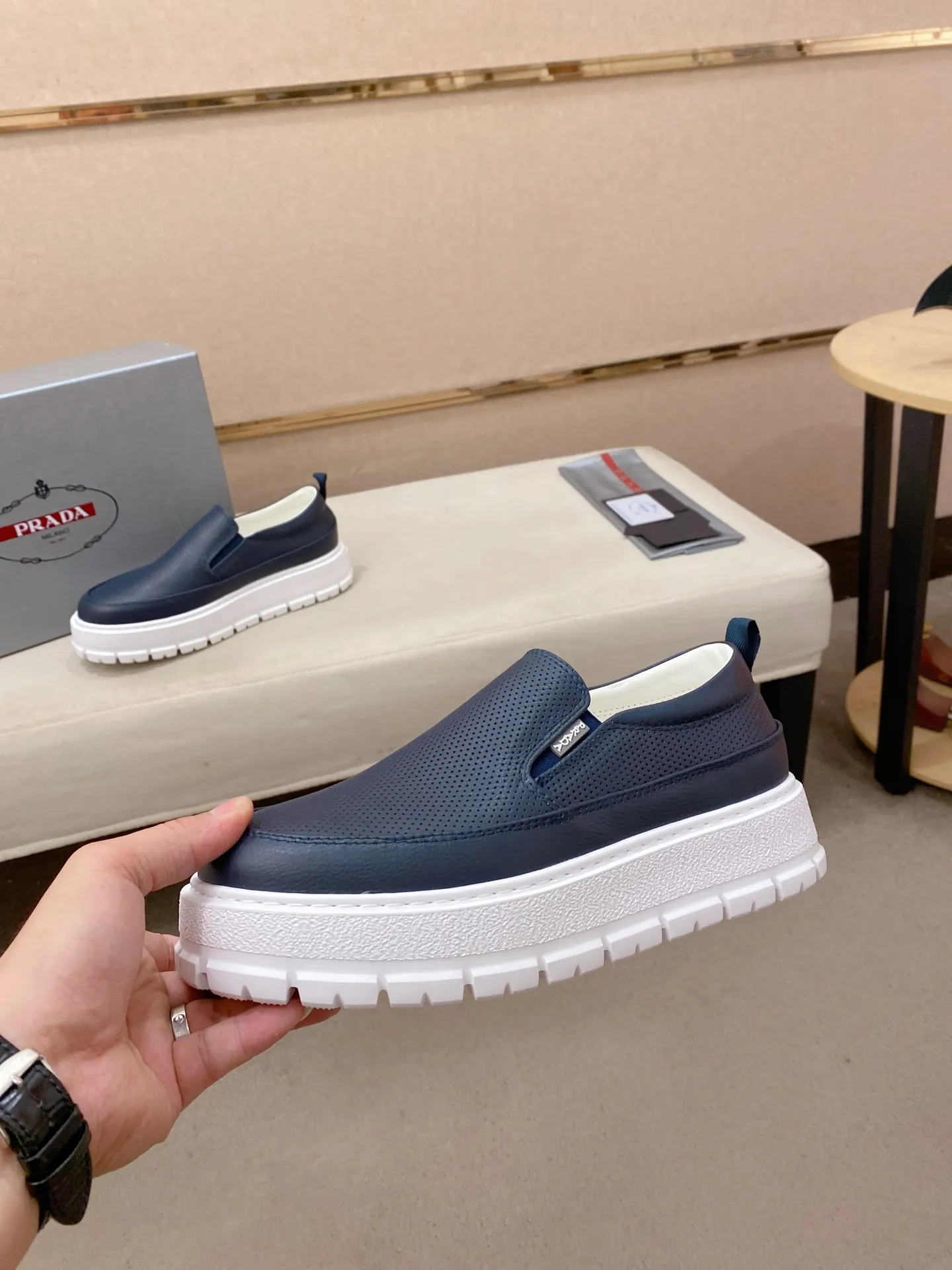 Men's shoes 💰 580💰 ✔️✔️✔️High version High-quality new PRADA (Prada) counters are launched simultaneously, new men's shoes, 😘fabrics are selected from first-layer cowhide fabrics. Lining: Imported cowhide leather lining. 👍🏿High-end☄️Open-molded non-slip rubber outsole, exquisite lines, simple and elegant, comfortable and high-end for leisure travel. Code number: 38 to 45